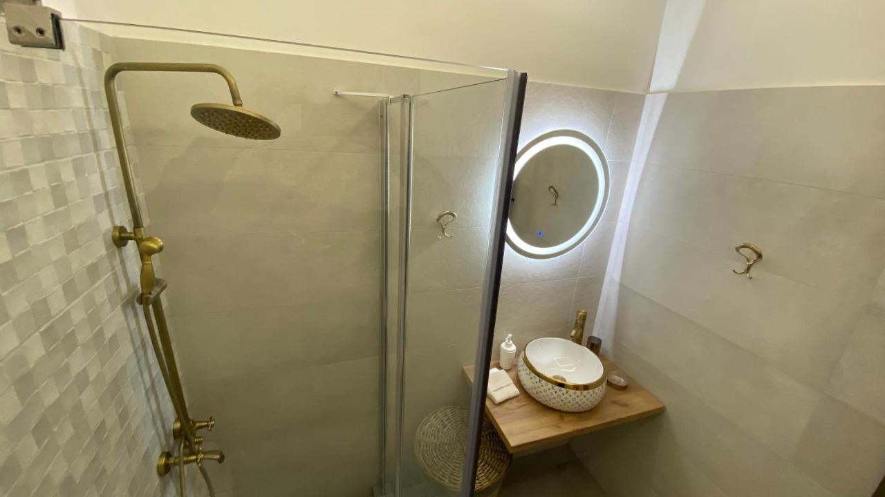 Patras Golden Suite Exteriör bild
